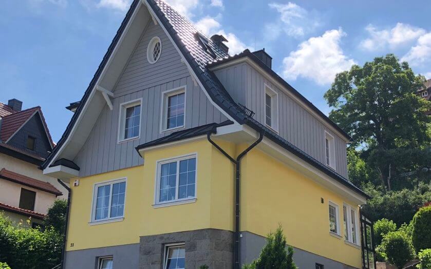 Hausanstrich an einem Einfamilienhaus