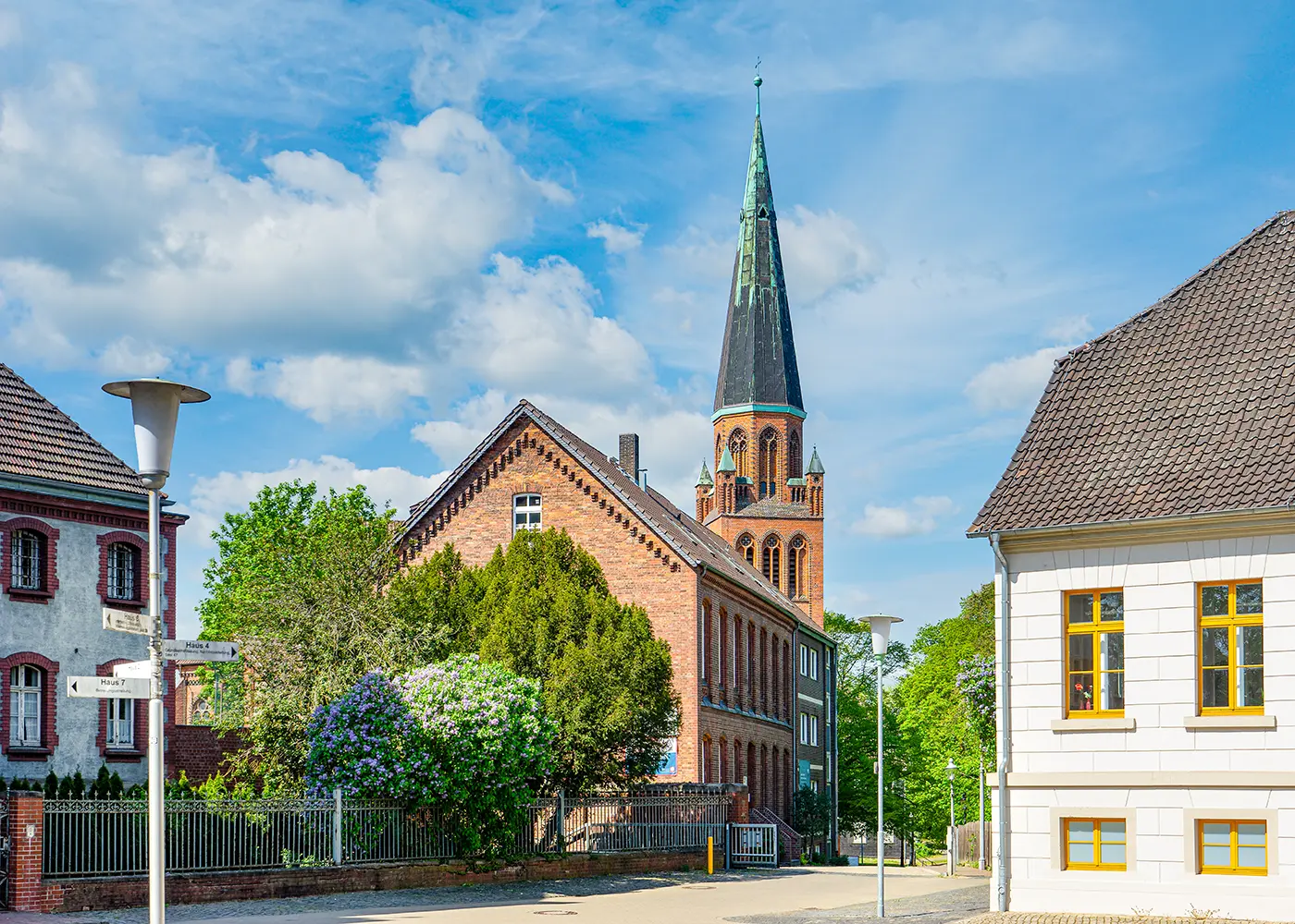 Haus streichen lassen in Peine von 1aFassadenrenovierung. Dein Maler aus der Region Haus streichen lassen in Peine von 1aFassadenrenovierung. Dein Maler aus der Region